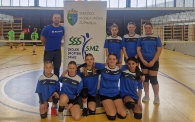 Srebro za odbojkašice do 6. razreda